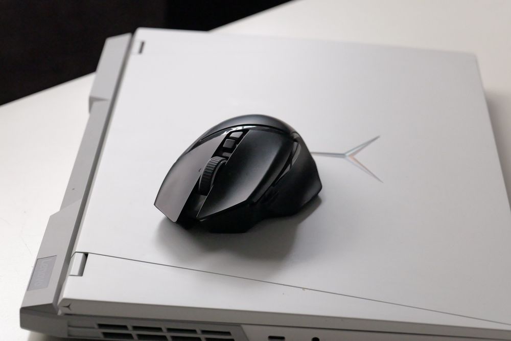 Accesorii Gaming Razer Basilisk wireless V2 + dock si Goliath Extended