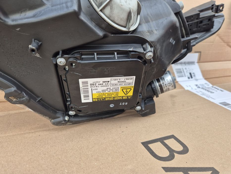 Faruri Originale Xenon Toyota Avensis T27 NFL 2009-2012. Volan stinga.