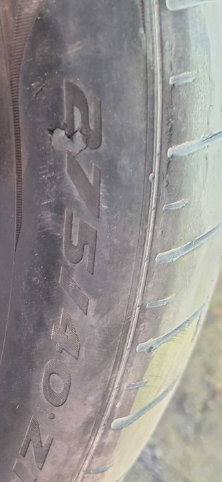 Продавам 1 бр.лятна гума Pirelli 275/40/20
