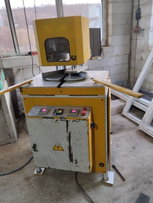 Vând mașină de lipit PVC