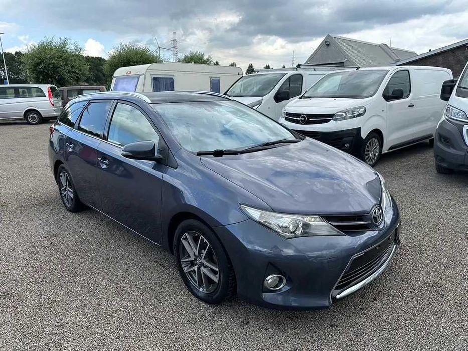 Toyota - Auris - 2015 1.4 D 90 кс. Каско