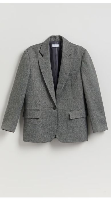 Ново сако Резервед