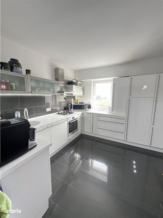 Apartament 3 camere mobilate utilate 2 bai pivnita zona Turnisor Sibiu