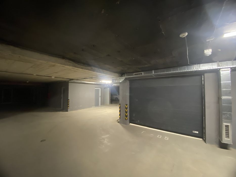 Дава се под наем Гараж / Паркомясто в Варна, Цветен квартал - 20 кв.м за 102 € - Снимка #2