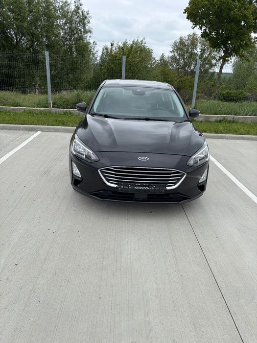 Ford Focus Mașina este înmatriculată.