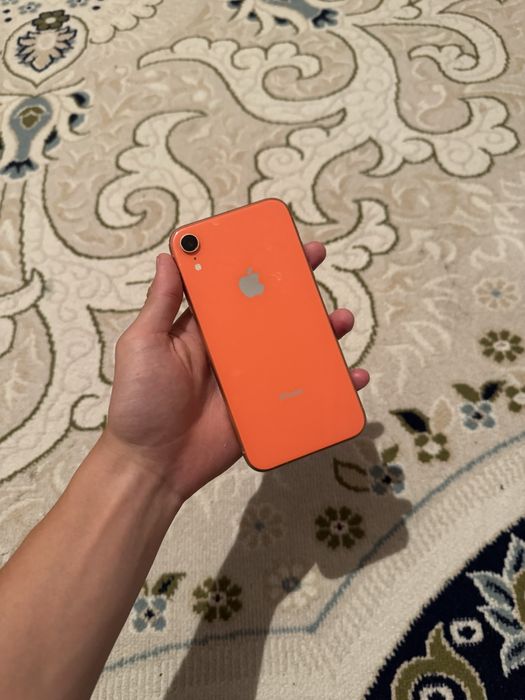 Продам iPhone XR
