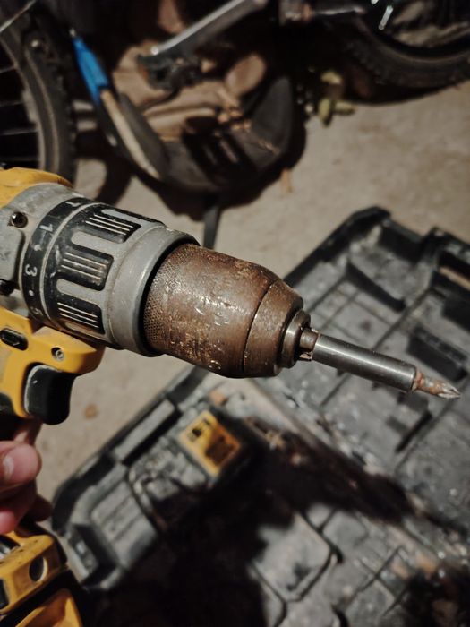 Bormasina DeWalt DCD796