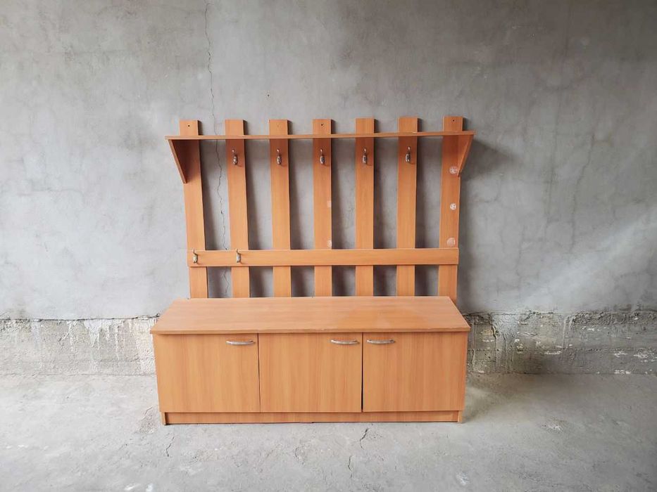 Продаётся прихожая (вешалка + тумба для обуви)