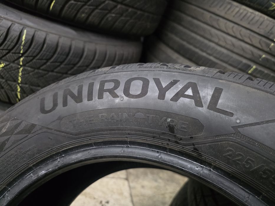 2бр Като нови Зимни гуми 225 55 16 - Uniroyal- DOT 2023