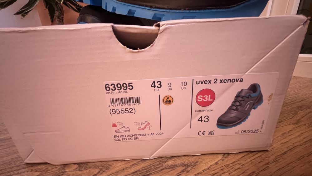 De vanzare Uvex 43 nou