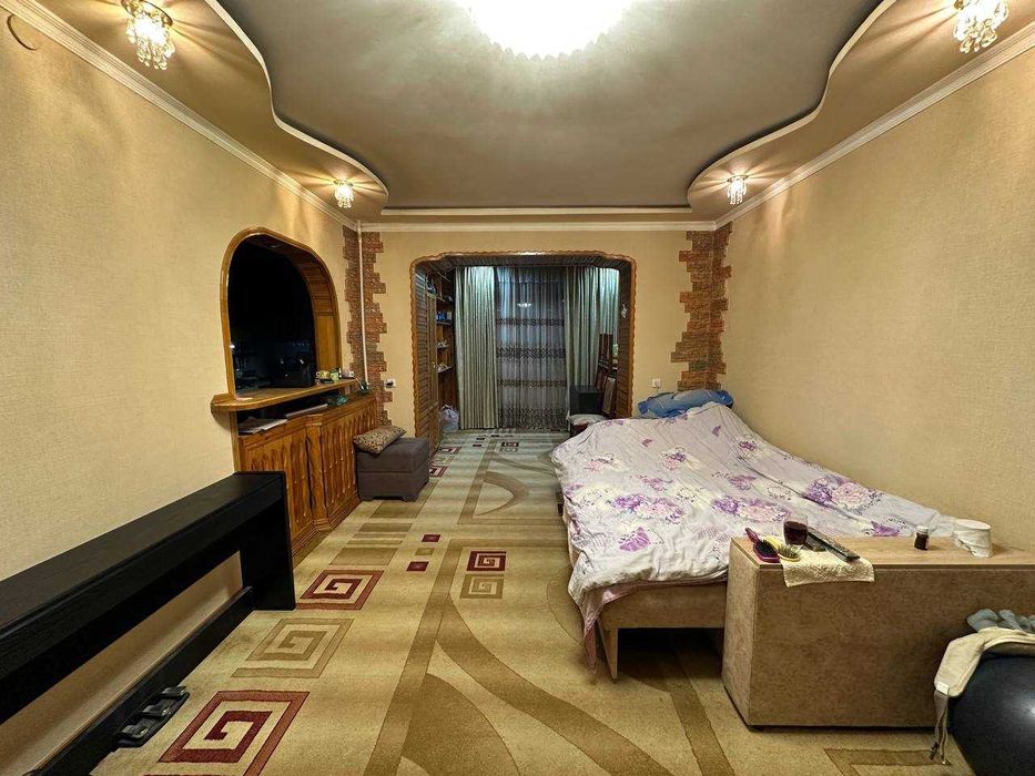 Продаётся 4-ком. квартира в кирпичном доме 77-серия ор-р Махтумкули