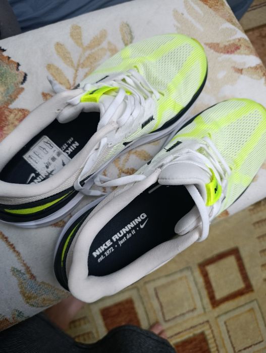 Продам модные кроссовки