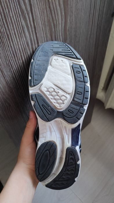 Продам кросовки, брал для зала,стали маленькие.