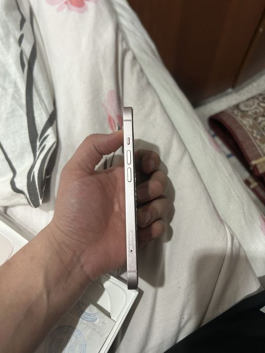 Продам Айфон 13