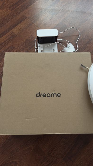 Робот пылесос Draeme.