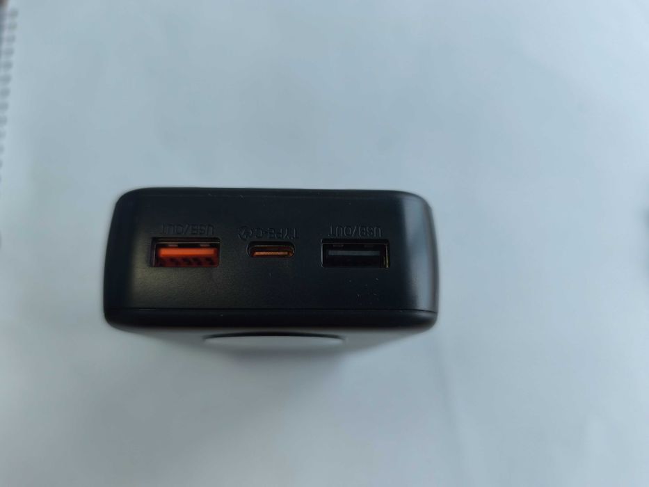 Baterie externa - power bank 20000 mAh cu cabluri si incarcare rapida