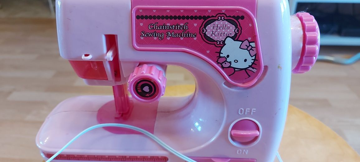 Hello kitty chainstitch sewing machine 