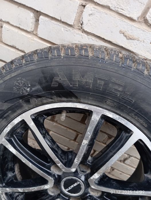 Продам комплект зимних колёс R-16
