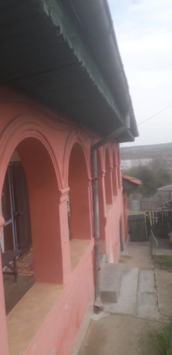 Ocazie! Urgent Casă bătrânească de vânzare pe malul Dunării – Ostrov, Constanța