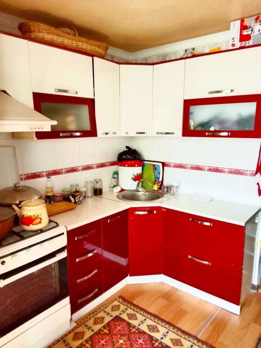 Квартира сотилади 2\1\3 Ховлиси б\н САНИИФ ТТЗ Шох бекат 350 м