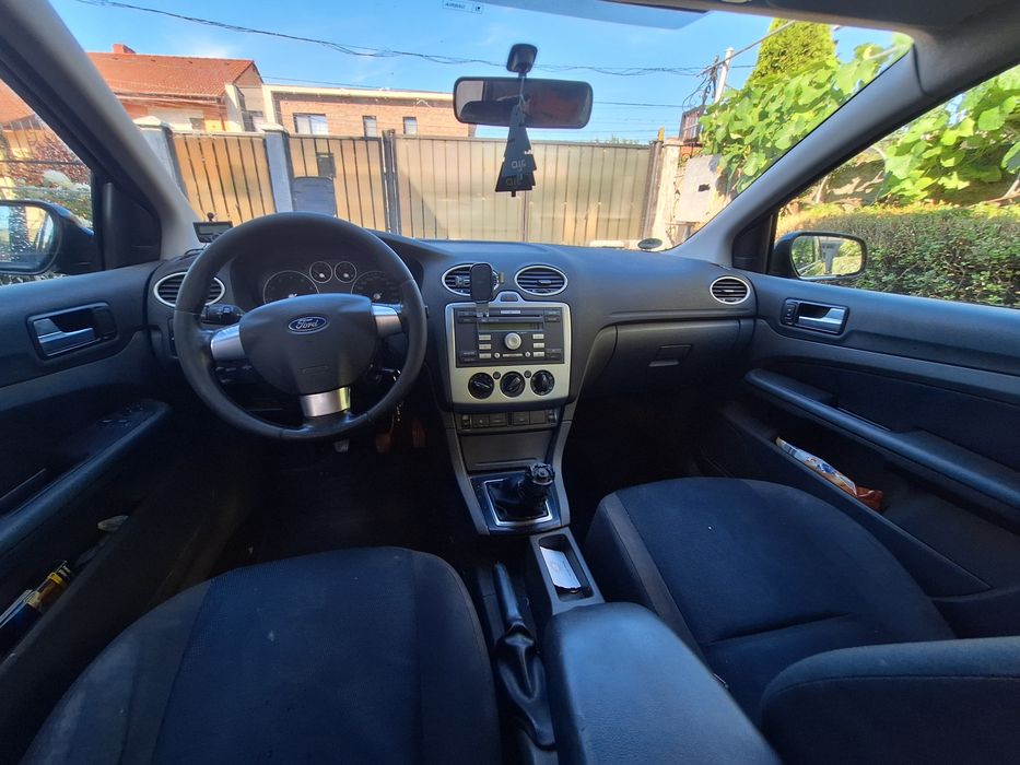 Vând Ford Focus  1.6