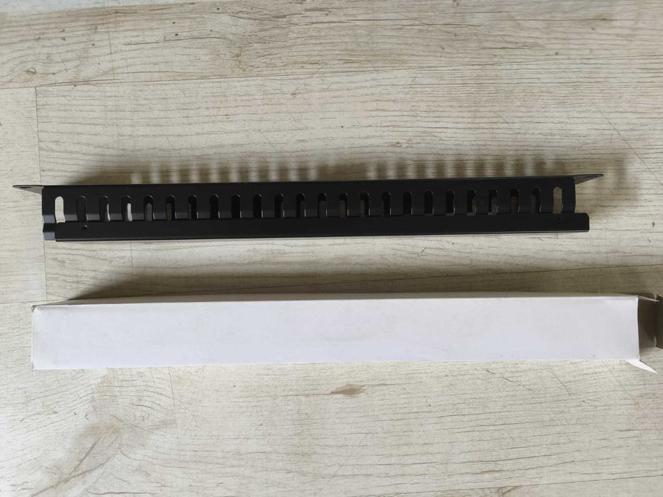 Organizator cabluri RACK 19", 1U, 24 suporturi, negru, full metal,  inaltime 450mm