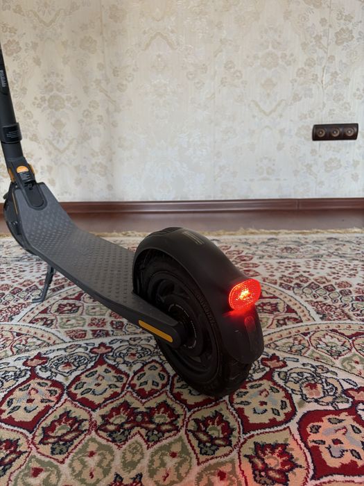 Электросамокат Ninebot KickScooter E25