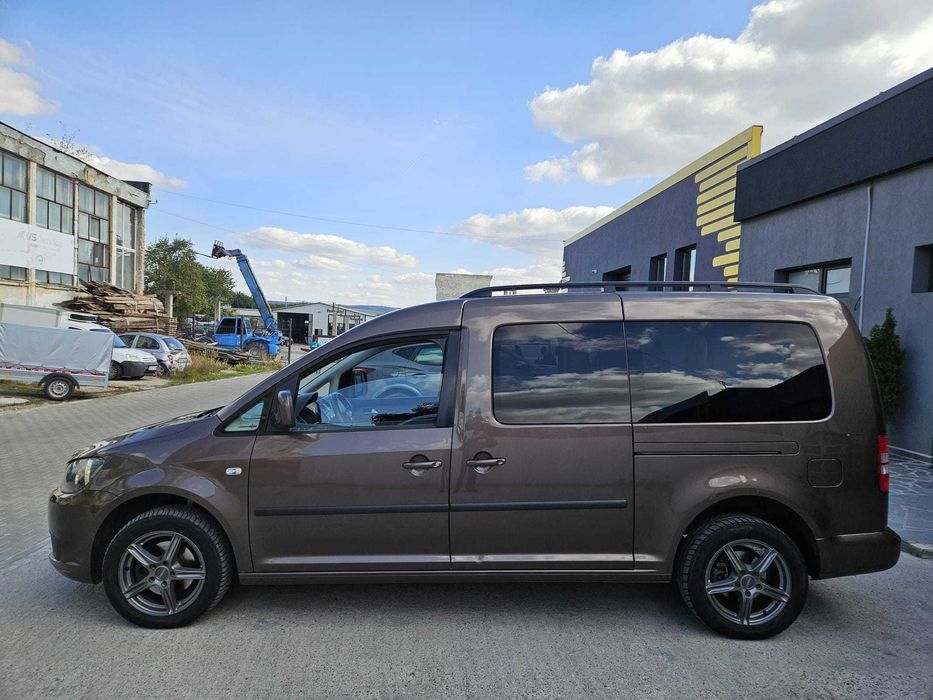 Vand Volkswagen Caddy 2012, Schimb cu model asemanator(Monovolum) cu cutie automata .