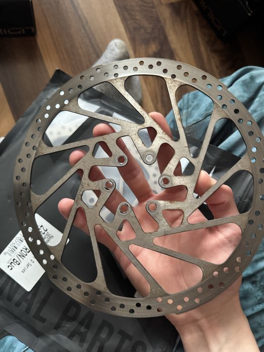 TRP DH-R Evo cu discuri de 203mm