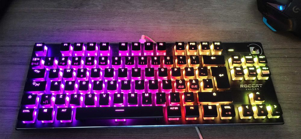 Tastatura Gaming Roccat Vulcan TKL  Aimo Optical Red Switch Mecanica