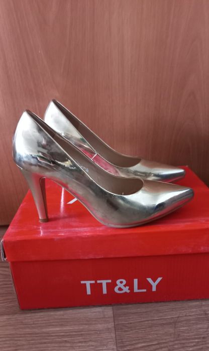 Продам туфли золотистое