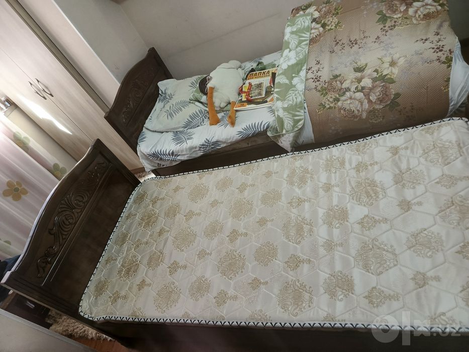 Две односпальные кровати с матрасами в хорошем состоянии (комплект)