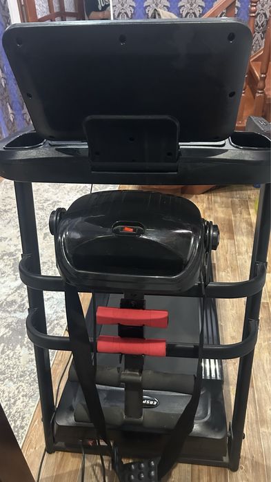 Турник и беговая дорожка