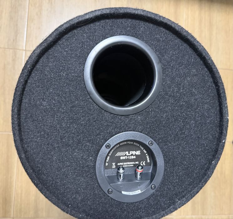 Бас каса Alpine и Усилвател за автомобил Pioneer