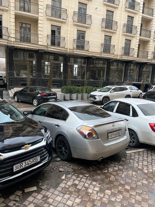 Nissan altima sotiladi