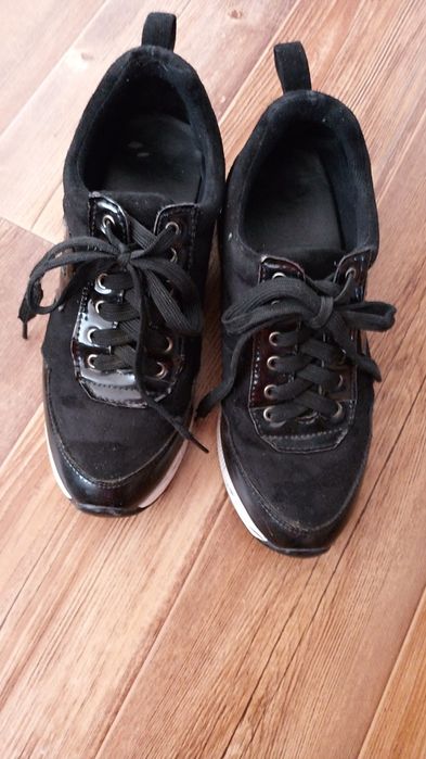 Продам обувь для девочки