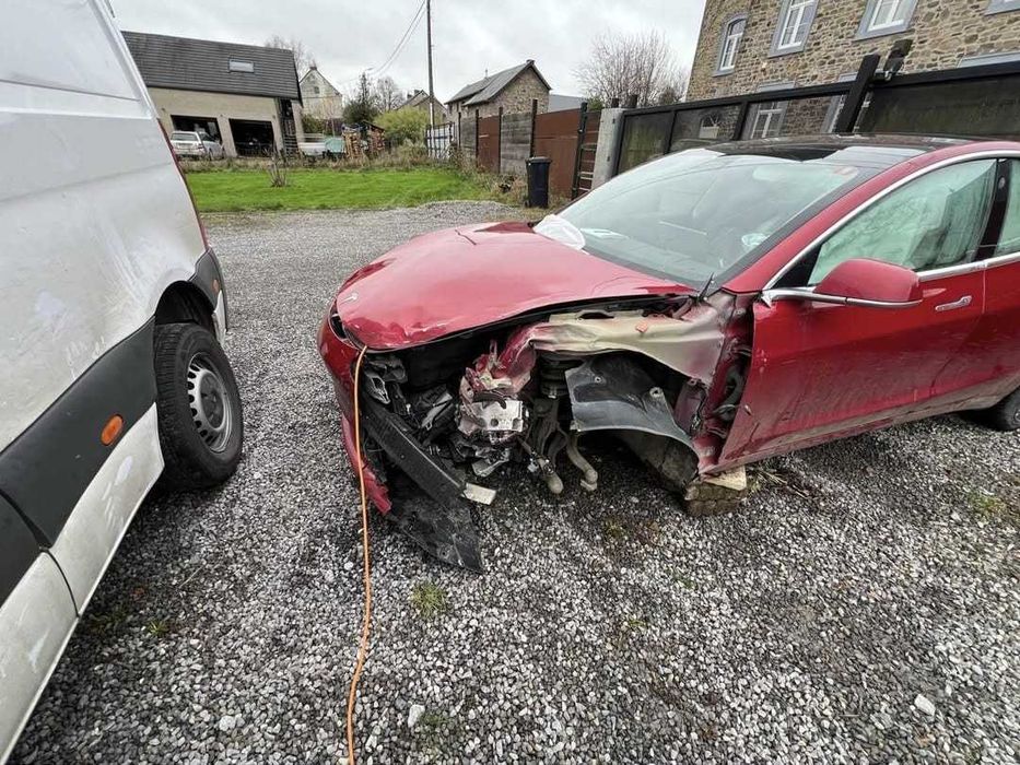 Tesla model 3 accident