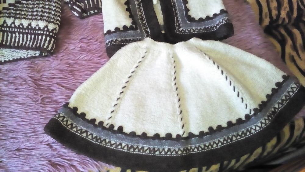 Ръчно плетени жилетки, елек и пола