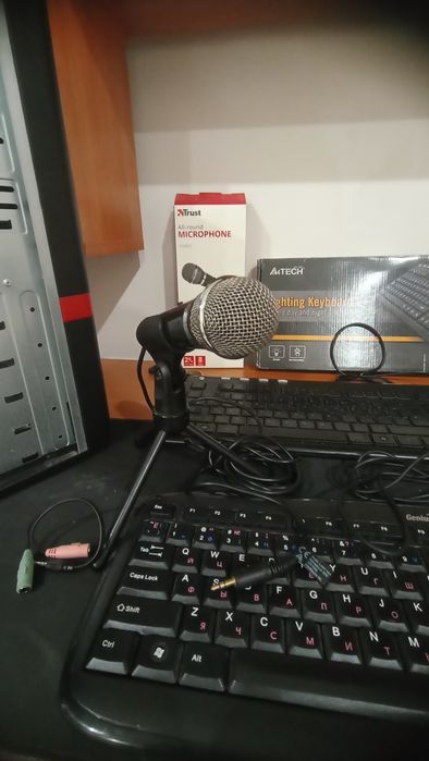 ПК, мышь, клавиатура, микрофон