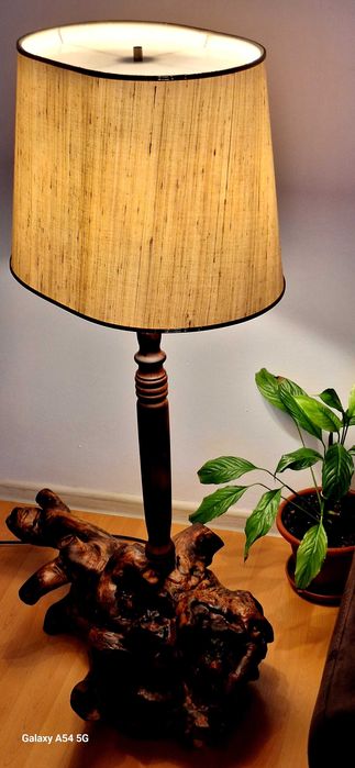 Стояща лампа от корен на слива