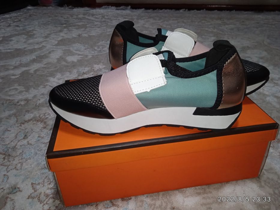 Продам кроссовки