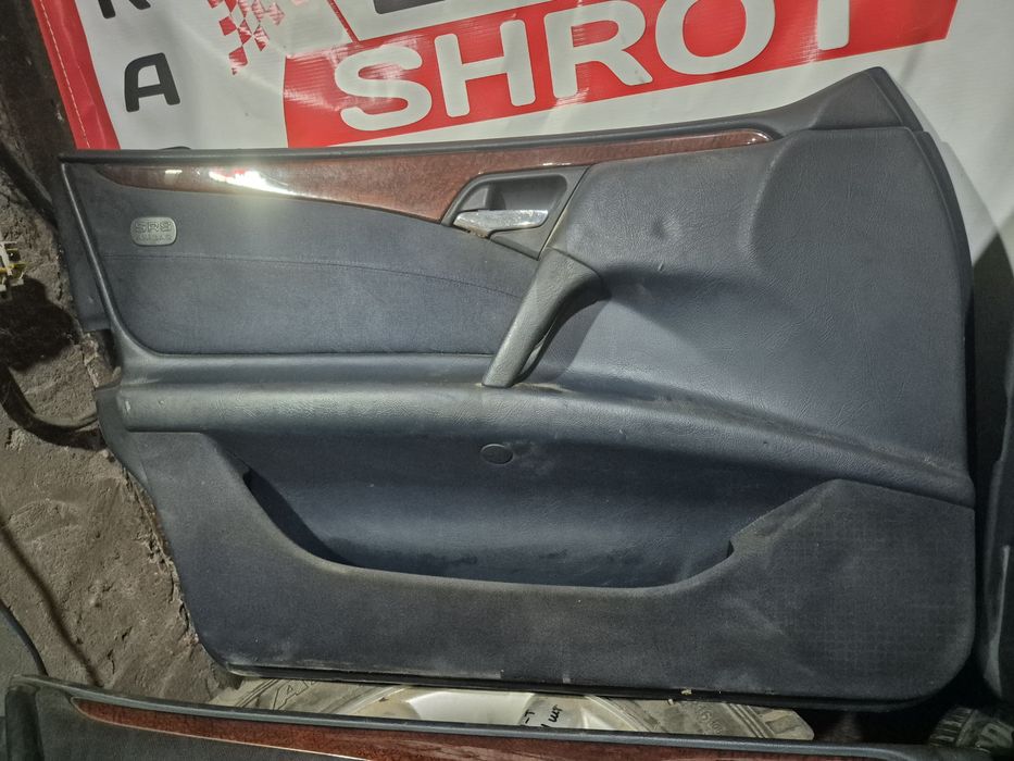 Дверные обшивки Мерседес 210 с деревом