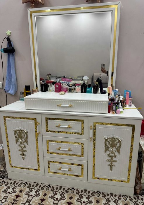 Premium dressing table