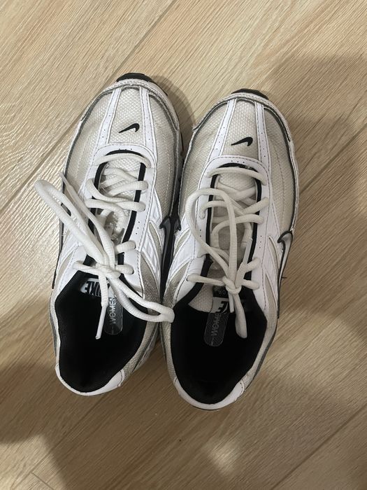 подростңовые кроссы Nike Initiator в хорошем состоянии