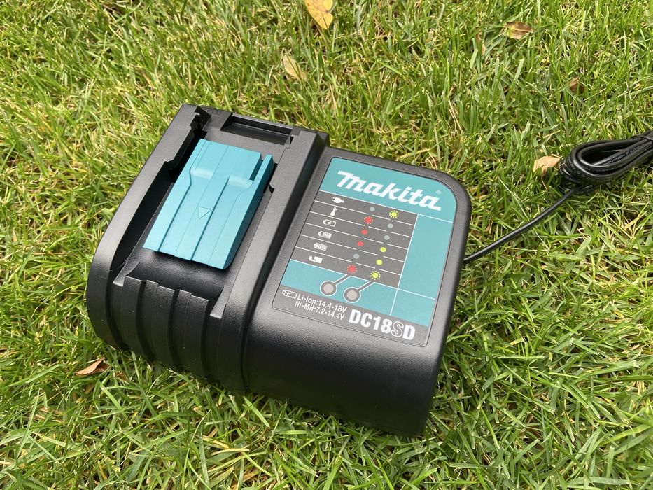 DC18SD-IncarcatorMaghita, Nou, original.