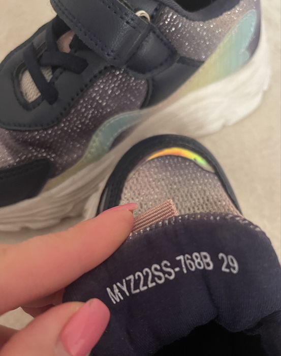 Кроссовки для девочки 29р