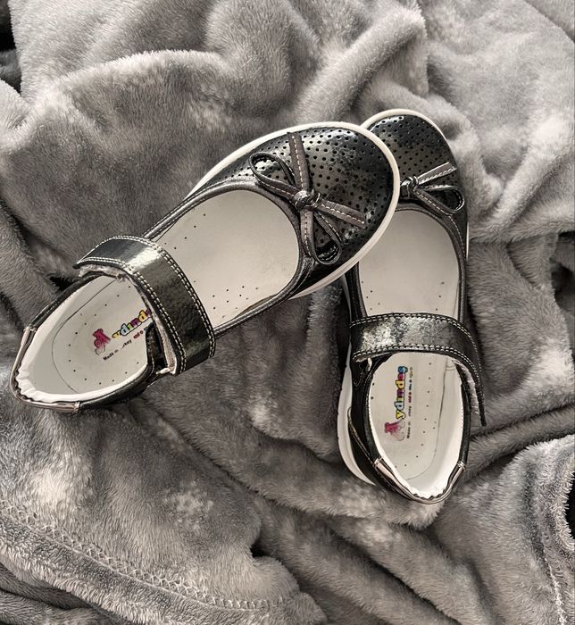 Детскинобувки с ортопедична подметка