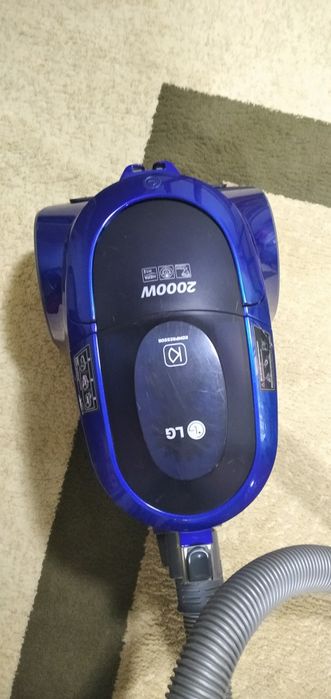 Пылесос LG Kompressor мощностью 2000 Вт
