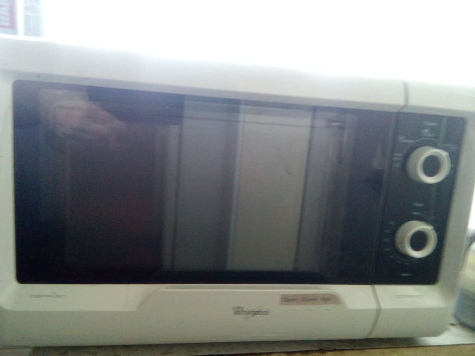 Cuptor cu microunde independent Whirlpool: culoare alb - MWD