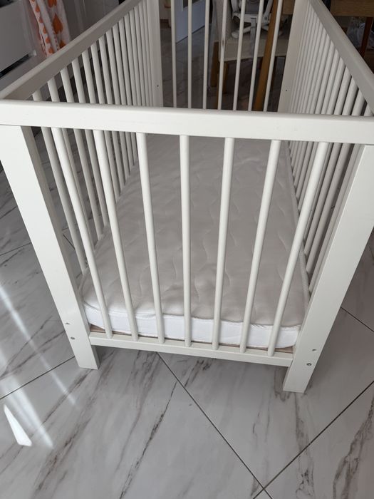 ПРОДАВАМ: IKEA GULLIVER (Легло и Маса за повиване)